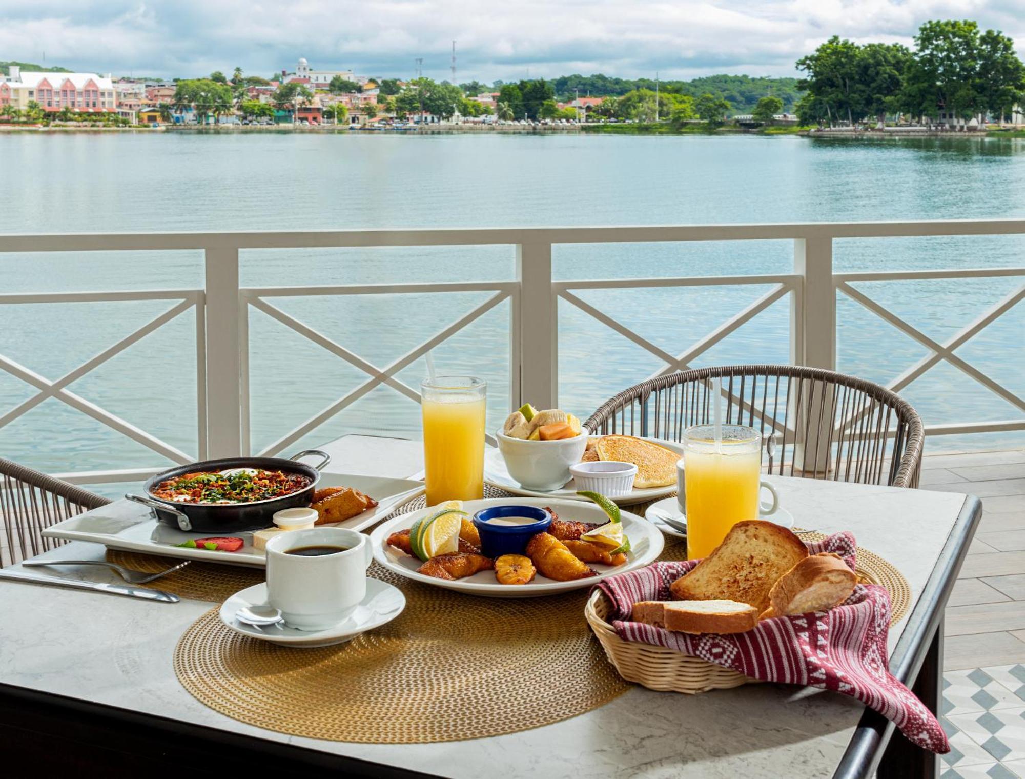 Hotel Casona Del Lago Флорес Экстерьер фото