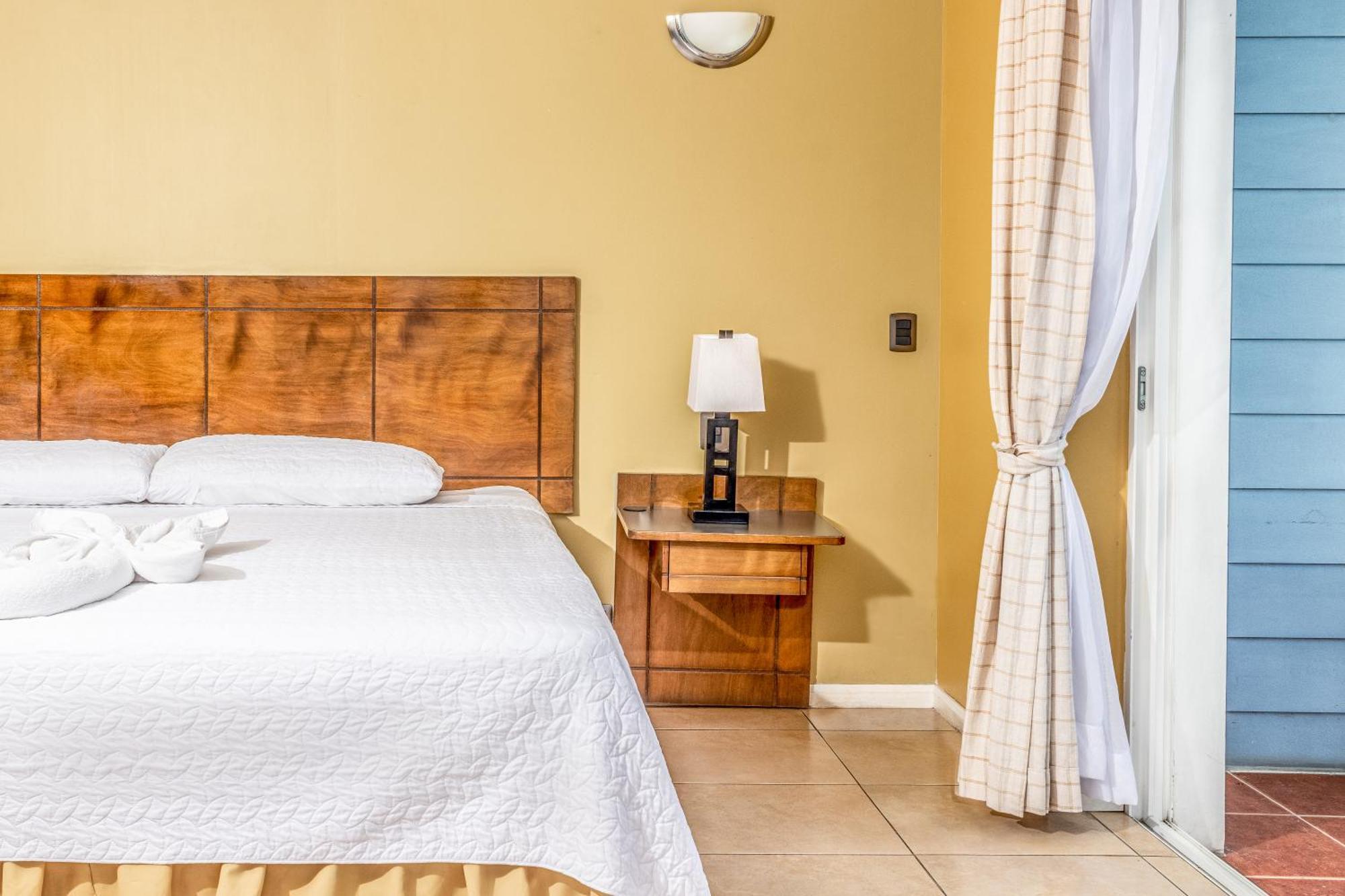 Hotel Casona Del Lago Флорес Экстерьер фото