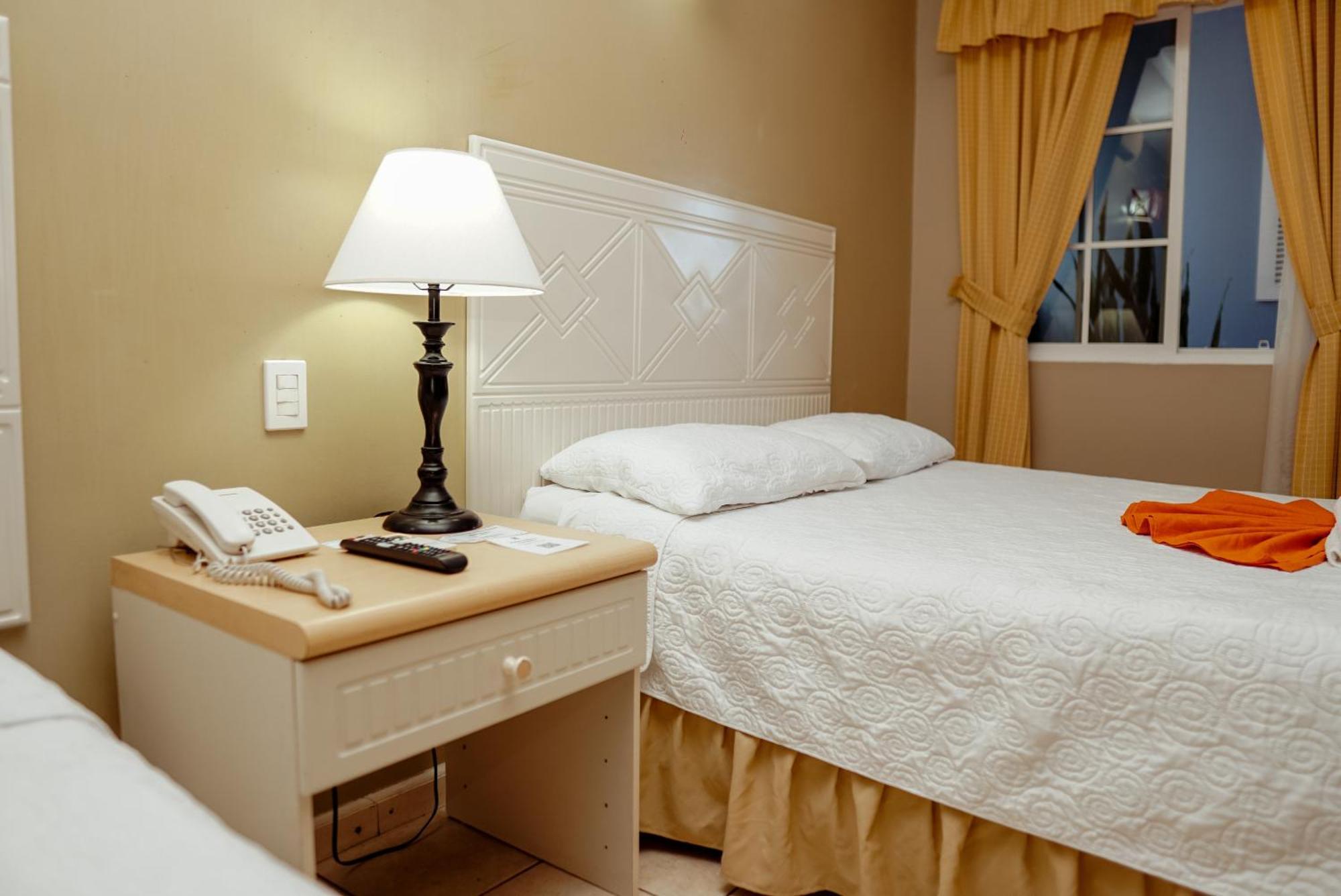 Hotel Casona Del Lago Флорес Экстерьер фото